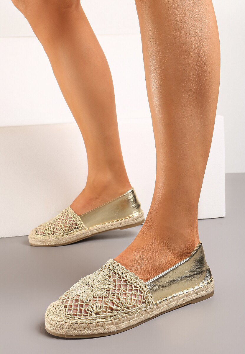 Złote Płaskie Espadryle z Ażurową Wstawką na Nosku i Plecioną Podeszwą Rowenas
