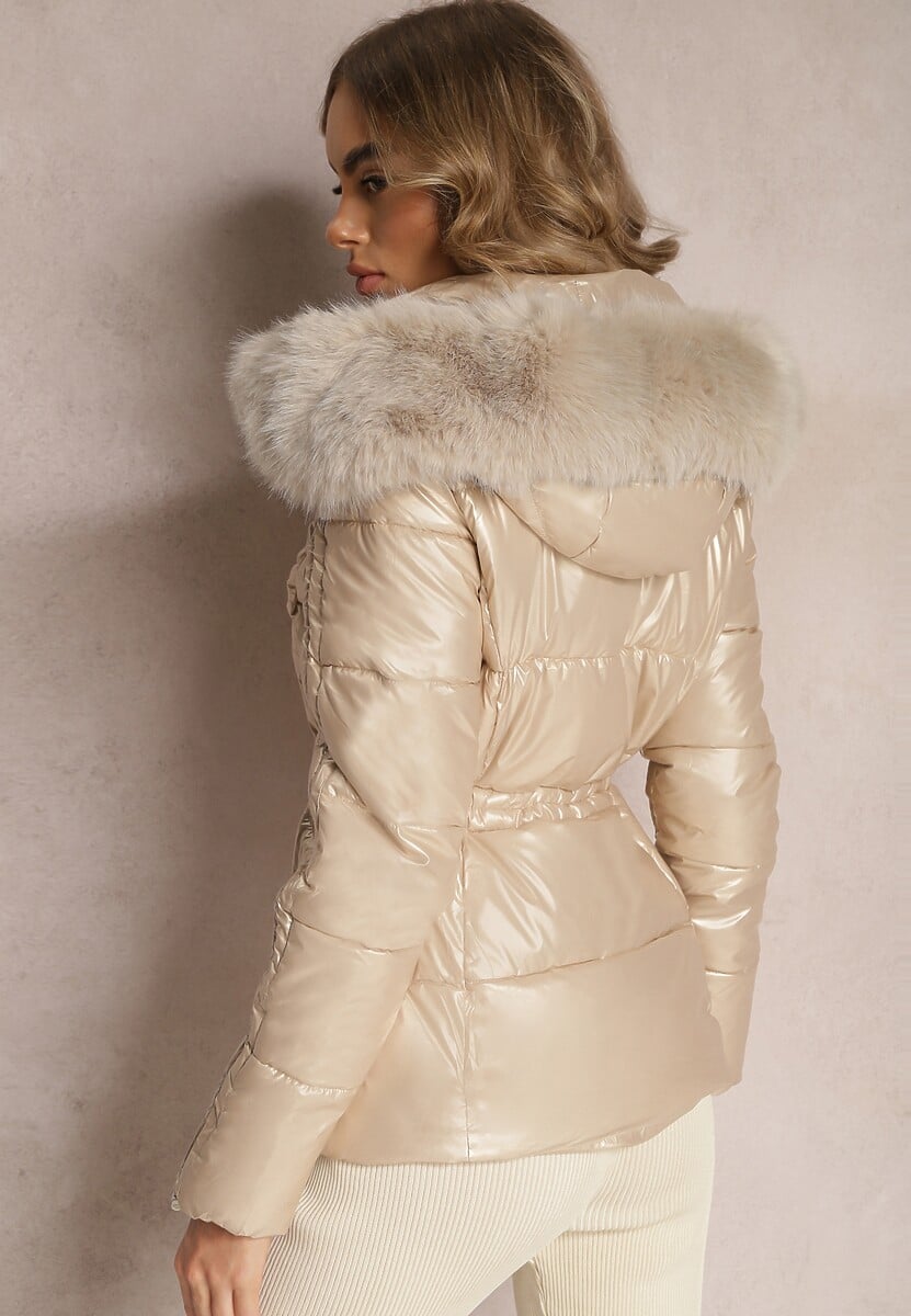Jasnobeżowa Pikowana Kurtka z Szerokim Kapturem z Futrzanym Kołnierzem Domenica