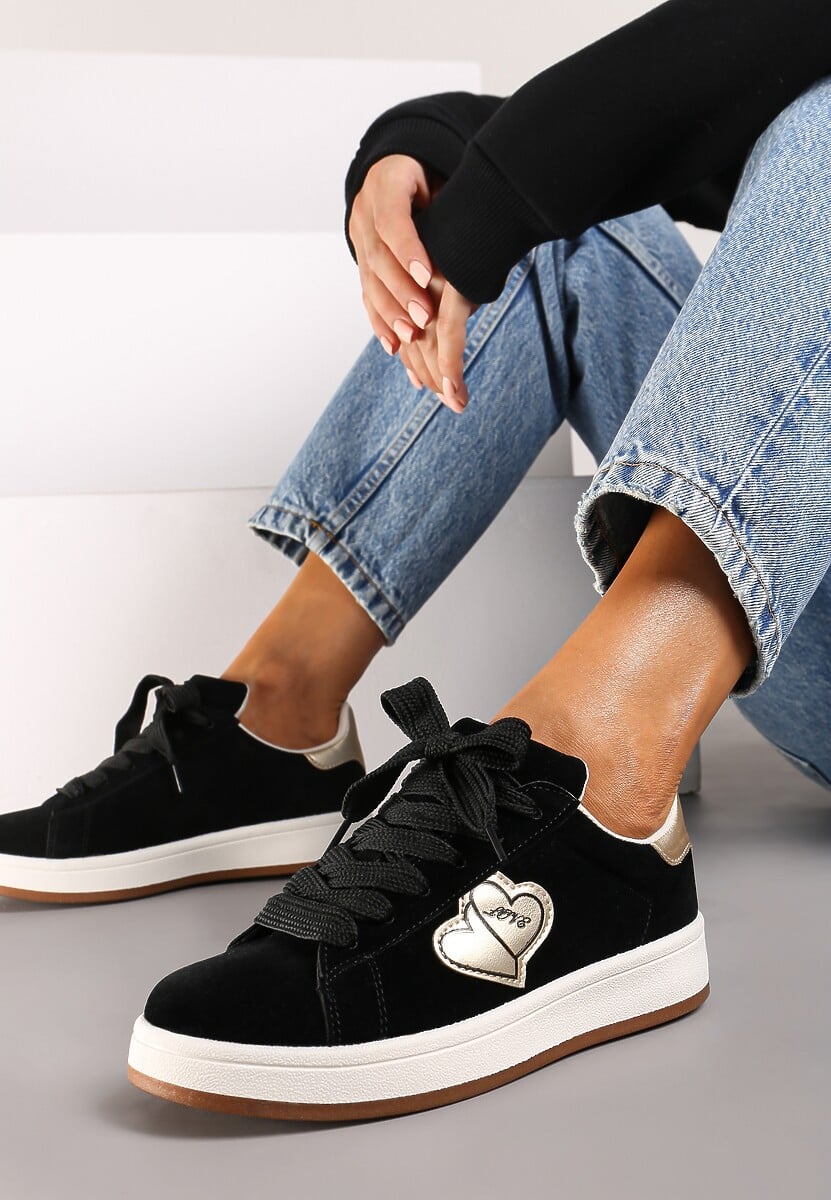 Białe Sneakersy z Naszywką w Kształcie Serc Usitala