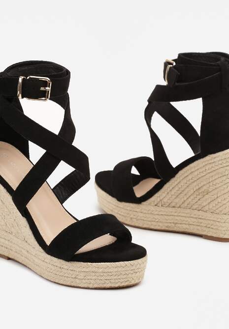 Czarne Sandały na Plecionym Koturnie i Platformie Tinami