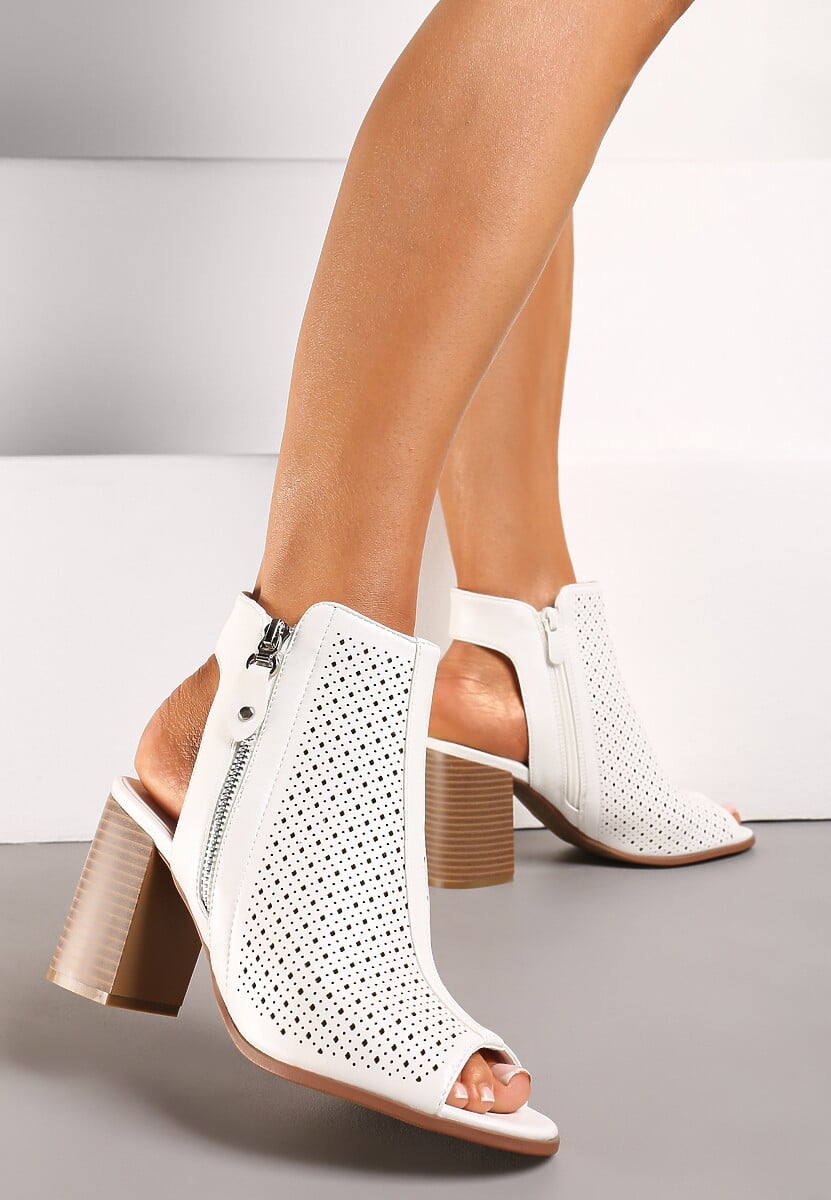Białe Botki Wycięte za Kostkę z Ozdobnym Suwakiem i Ażurową Cholewką Arcida