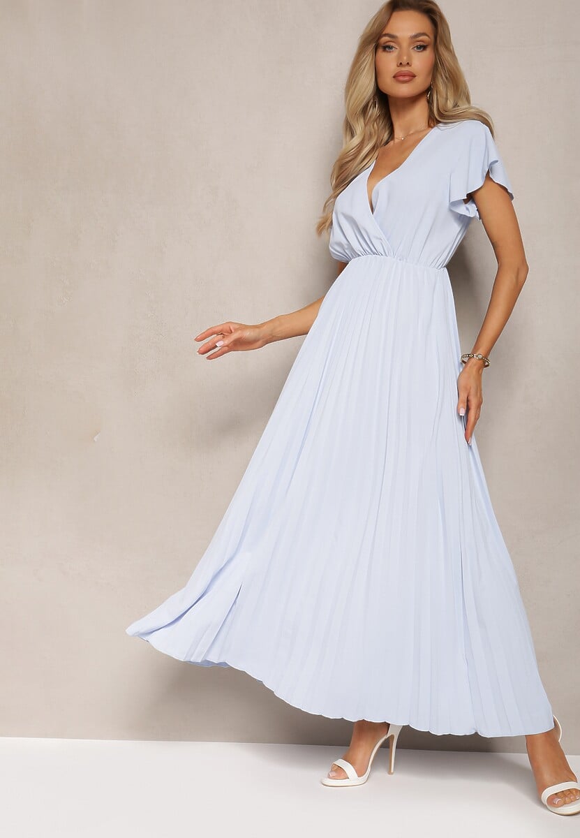 Jasnoniebieska Plisowana Sukienka Maxi o Rozkloszowanym Kroju z Kopertowym Dekoltem Ofilva