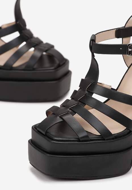 Czarne Sandały na Wysokim Słupku i Platformie z Kwadratowym Noskiem i Sprzączką Lakota