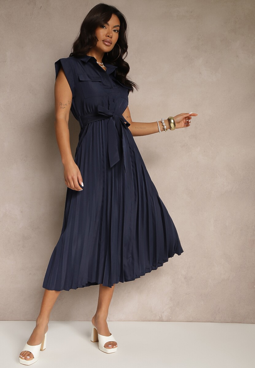 Biała Sukienka Plisowana z Bawełną Ozdobiona Paskiem Lirabelle