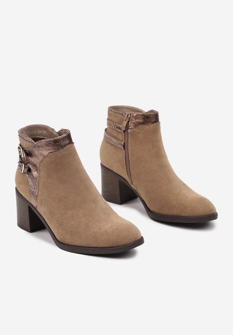 Ciemnobeżowe Botki na Słupku z Ozdobnymi Klamrami i Paskami Deolena