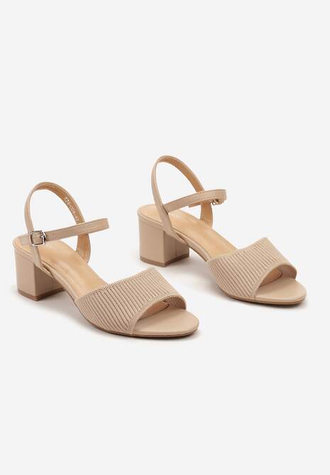 Beżowe Sandały na Słupkowym Obcasie z Tłoczeniem na Pasku Natissa