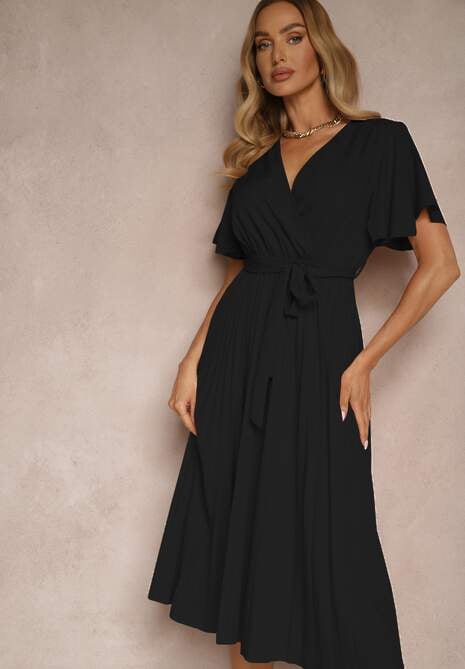 Czarna Sukienka Wiązana w Talii z Plisowaniem na Dole Dorseki