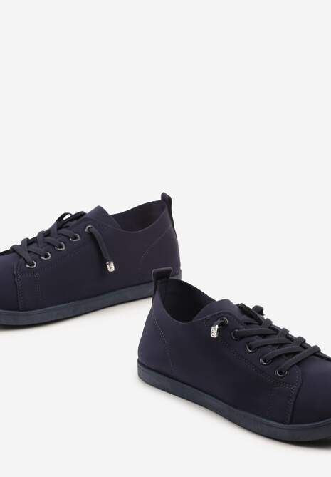 Granatowe Sznurowane Tenisówki z Ozdobnymi Cyrkoniami na Płaskiej Podeszwie Iiloeva