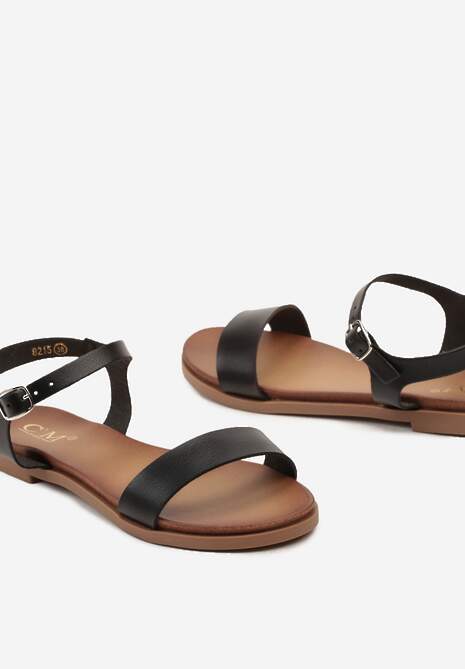 Czarne Sandały z Imitacji Skóry na Płaskiej Podeszwie Zapinane przy Kostce Millia