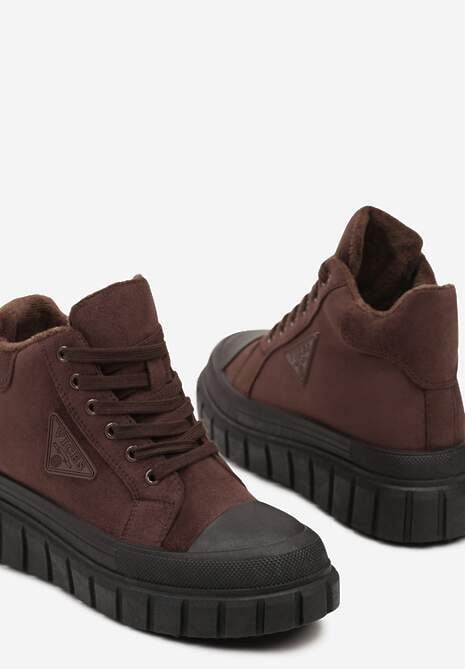 Brązowe Botki Vices Typu Trapery na Platformie z Tłoczeniem i Aplikacją Gioselda