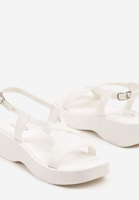 Białe Sandały na Niskiej Platformie z Paskami w Kształcie X Nusialia