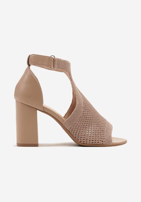 Ciemnobeżowe Sandały na Słupku z Ażurowym Zdobieniem z Zapięciem przy Kostce Qutima