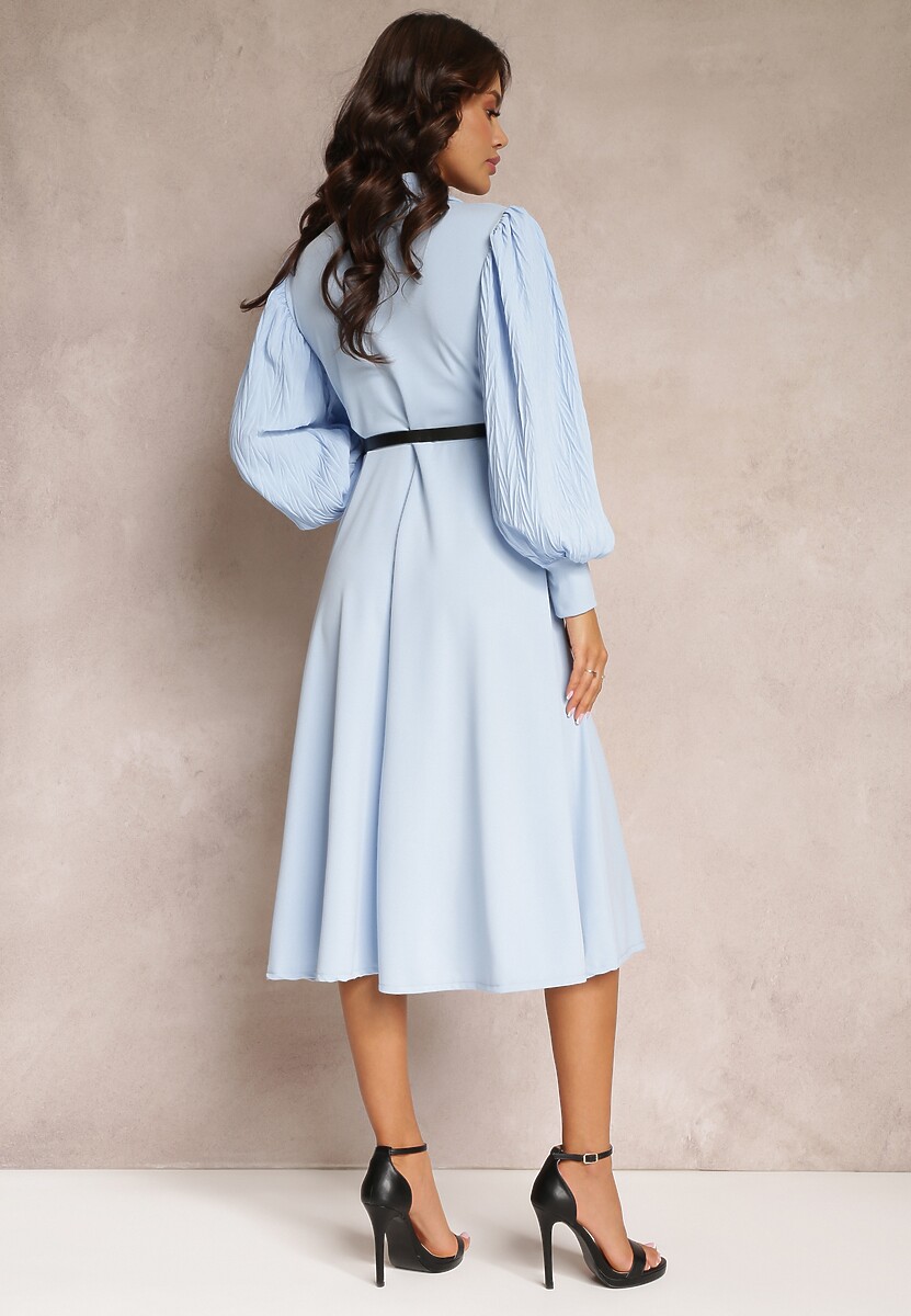 Jasnoniebieska Rozkloszowana Sukienka z Paskiem i Długim Rękawem Malaiyah