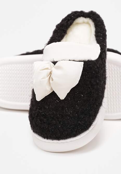 Czarne Kapcie z Futrzanego Kożuszka z Kokardką Hilusa