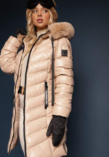 Jasnobeżowa Kurtka z Kapturem z Futrem z Możliwością Odpięcia Zdobiona Pikowaniem Ennithra