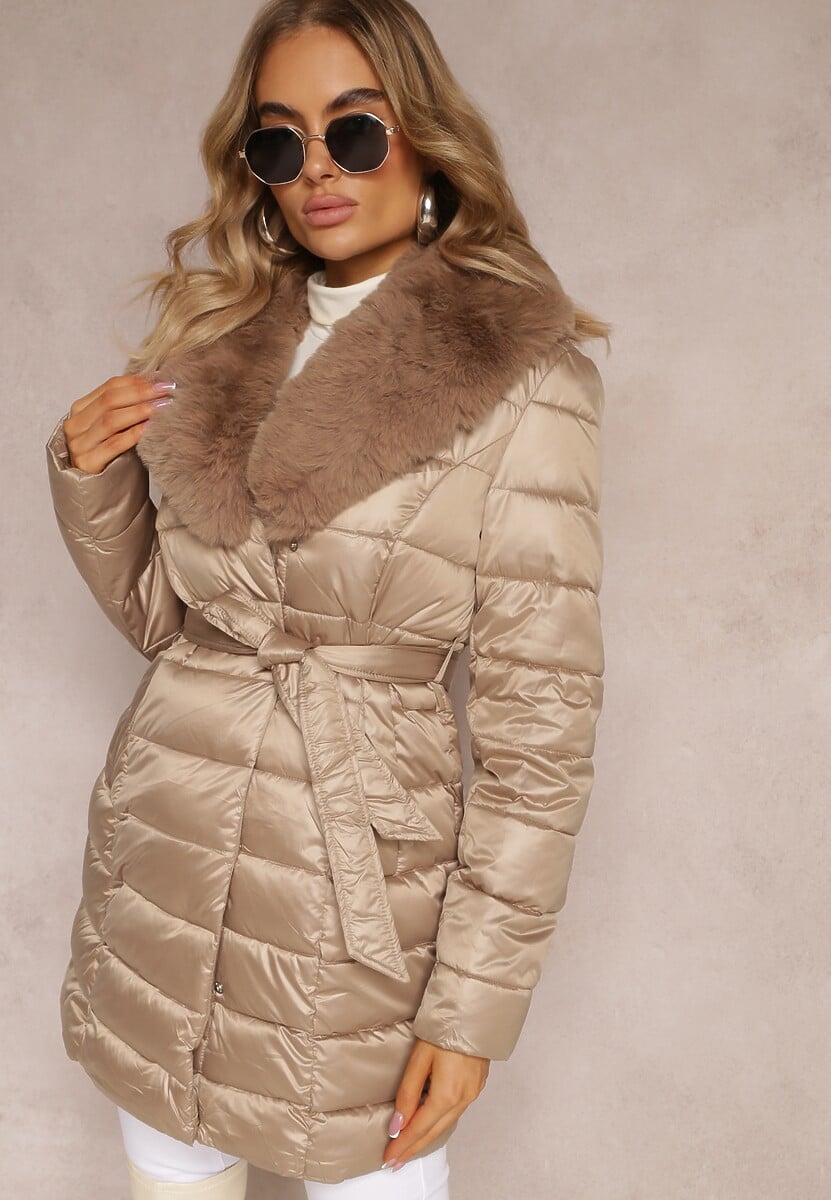 Beżowa Pikowana Kurtka z Wiązanym Paskiem i Kołnierzem z Futerka Avrissa