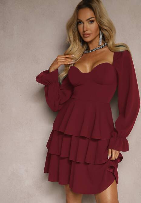 Bordowa Sukienka o Rozkloszowanym Kroju z Falbanami i Bufiastymi Rękawami Semiella
