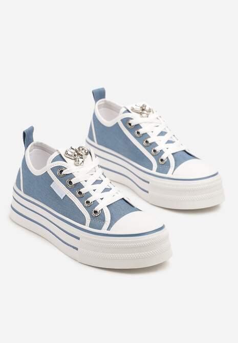 Niebieskie Trampki na Platformie z Biżuteryjną Aplikacją Flortewis