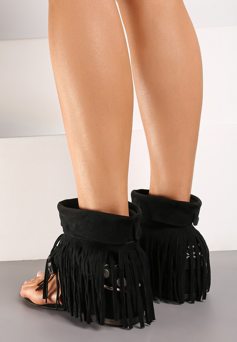 Czarne Sandały Typu Japonki Boho z Wysoką Cholewką z Frędzlami Effimay