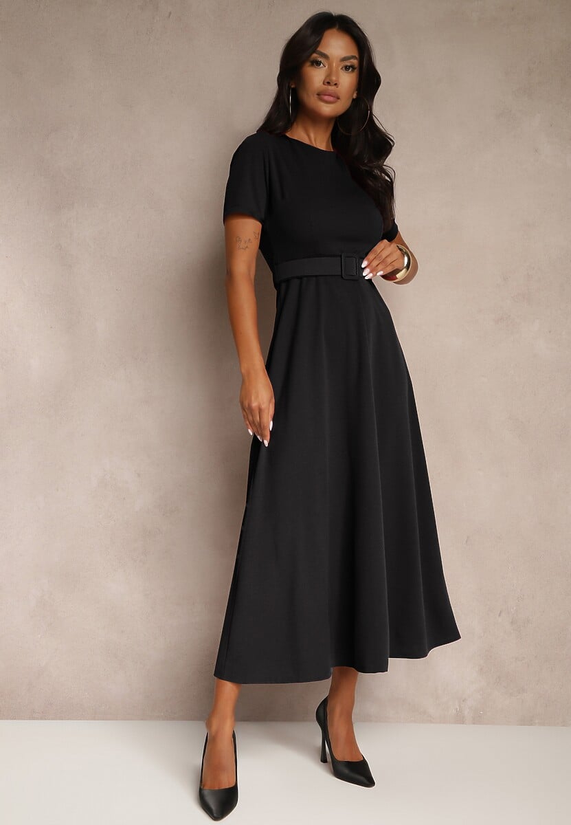 Czarna Sukienka o Rozkloszowanym Kroju z Ozdobnym Paskiem Desiliena