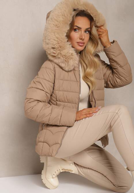 Ciemnobeżowa Kurtka z Pikowanymi Przeszyciami i Odpinanym Kapturem Ocieplana Futrem Reanara