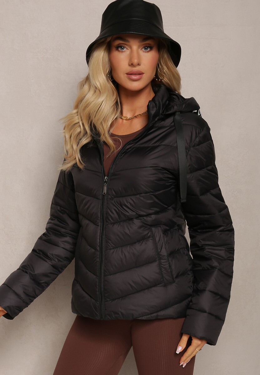 Różowa Jednolita Kurtka z Pikowaniem Kieszeniami i Suwakiem oraz Kapturem Sassana