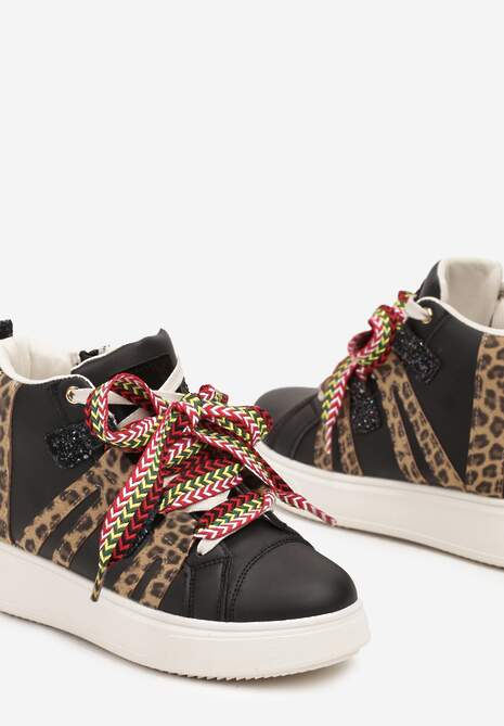 Czarne Streetwearowe Sneakersy na Grubej Podeszwie Ozdobione Kontrastowymi Wstawkami Kaittane