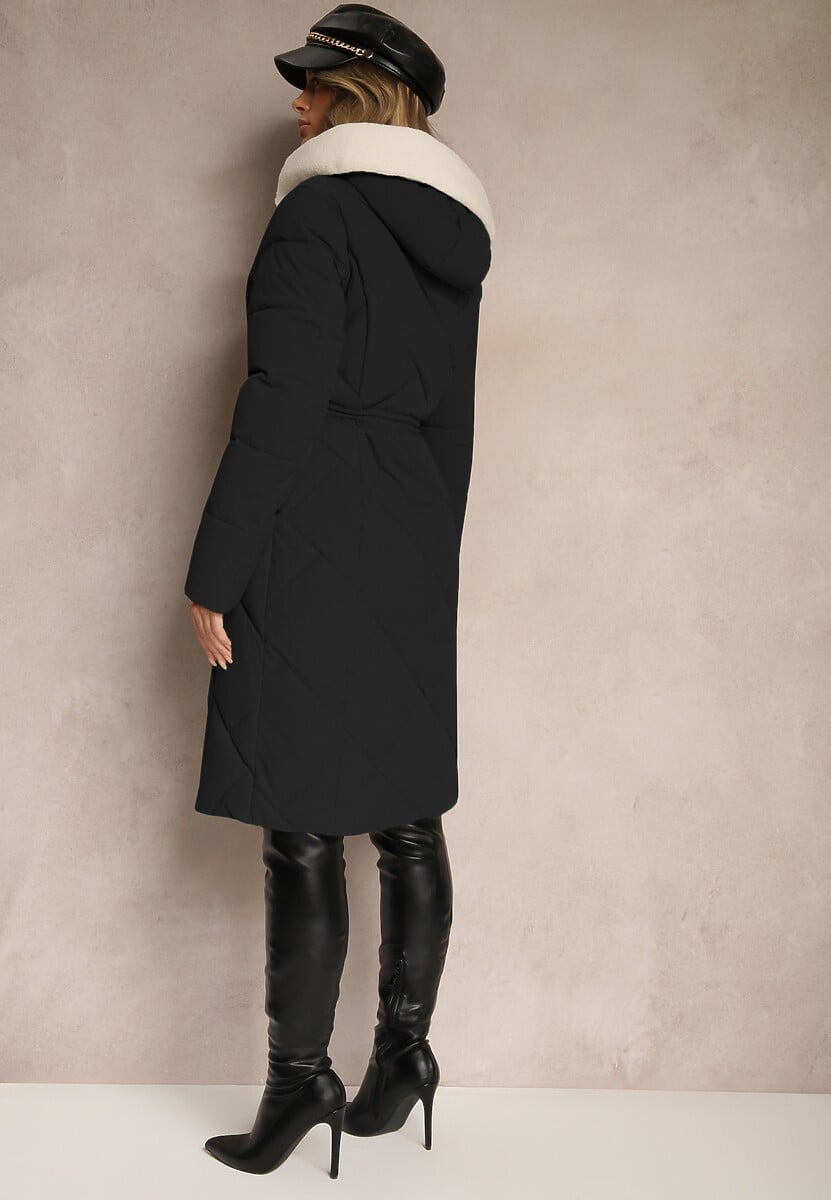 Czarna Kurtka z Kapturem Ozdobiona Pikowaniem Sznurkami w Pasie i Kołnierzem Ellariana