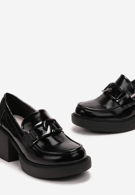 Czarne Lakierowane Półbuty w Stylu Mokasynów na Obcasie ze Skórzaną Wkładką Sahali