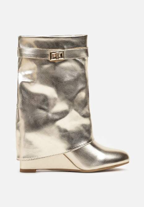 Złote Botki na Koturnie z Wywiniętą Cholewką Ozdobioną Rozpinaną Klamrą Niavin