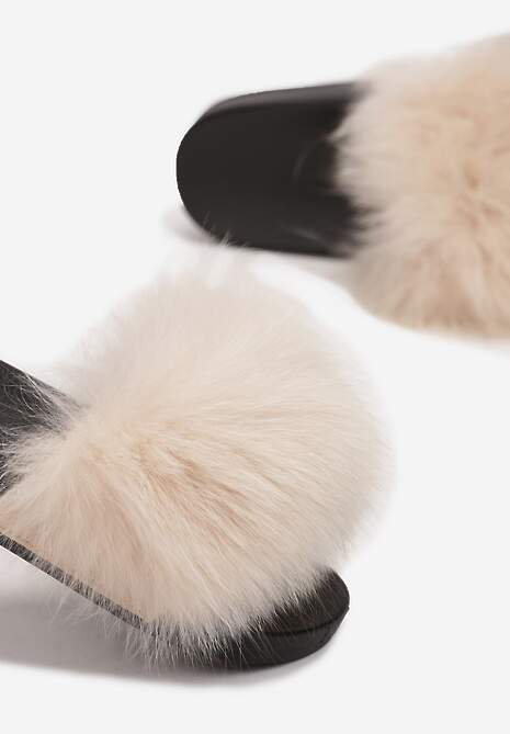 Jasnobeżowe Klapki z Futrem Turtlefeather