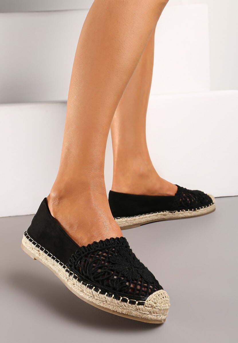 Czarne Płaskie Espadryle z Ażurową Wstawką na Nosku i Plecioną Podeszwą Rowenas