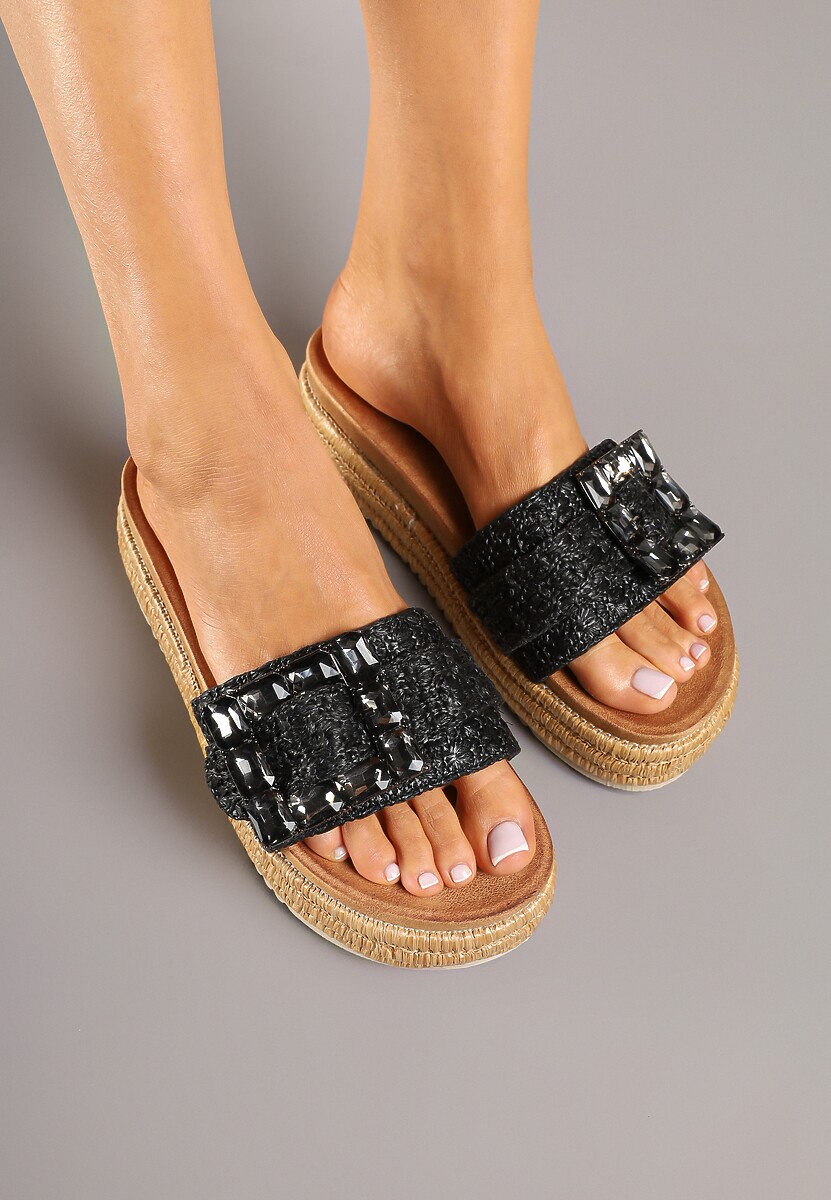 Czarne Klapki na Grubej Podeszwie z Plecionki z Klamrą z Kryształkami Sorlise