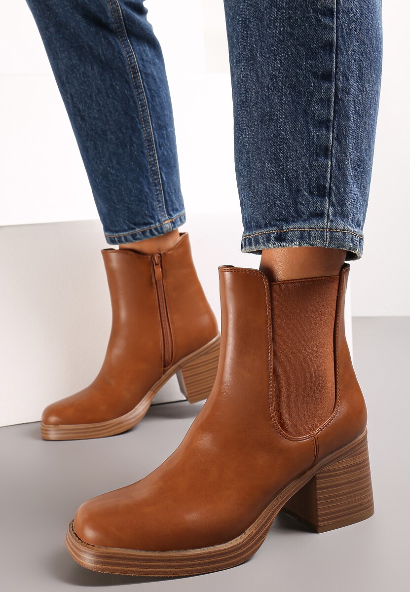 Brązowe Botki na Słupku z Elastyczną Wstawką Amines