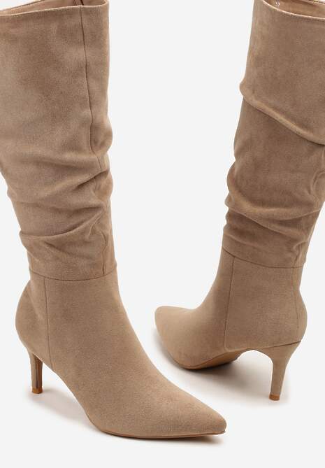 Ciemnobeżowe Marszczone Kozaki z Imitacji Zamszu na Obcasie Typu Szpilka Rilavira