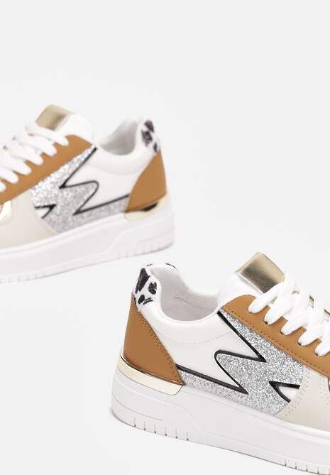 Biało-Brązowe Płaskie Sneakersy z Metalową i Brokatową Wstawką Nebritta