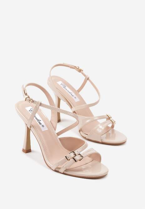 Beżowe Sandały na Obcasie Zdobione Skośnym Paskiem i Klamerkami Mallunea