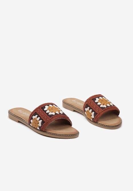 Brązowe Klapki na Płaskiej Podeszwie z Wyszywanym Wzorem Zoltana