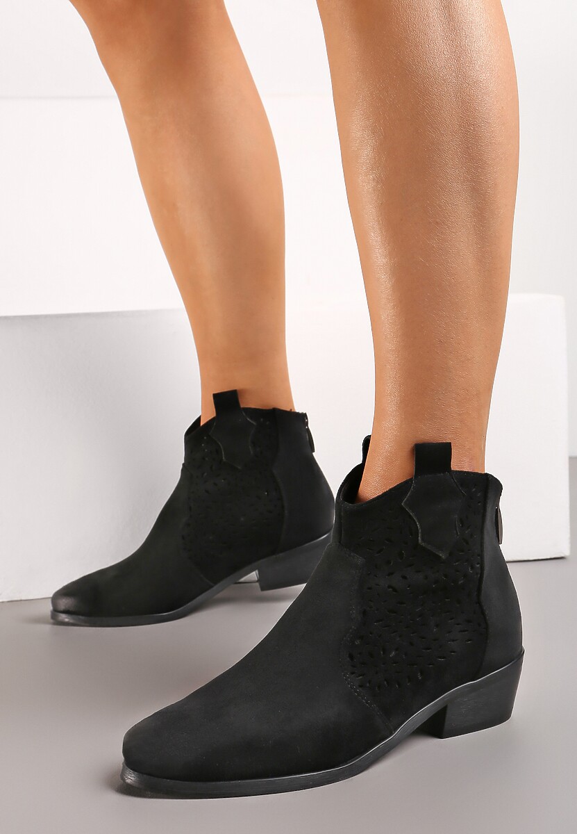 Czarne Botki z Ekozamszu na Płaskim Obcasie z Ażurowym Zdobieniem Leccaria
