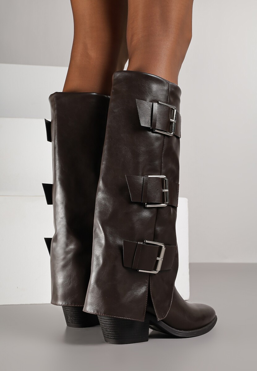 Brązowe Kozaki na Słupku Kowbojki Ozdobione Metaliczną Aplikacją i Wywiniętą Cholewką Latareia