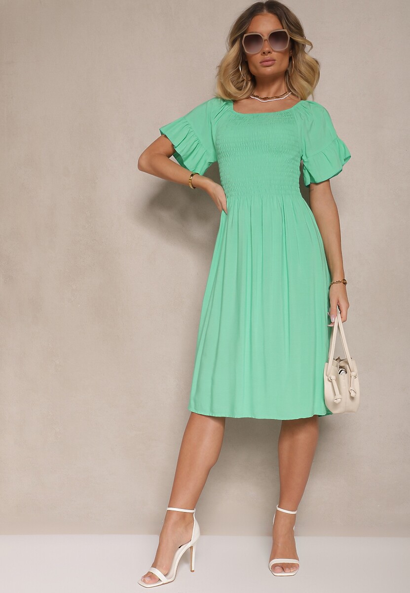 Jasnozielona Sukienka Rozkloszowana z Bawełny z Bufkami w Ramionach i Gumkami w Biuście Norlio