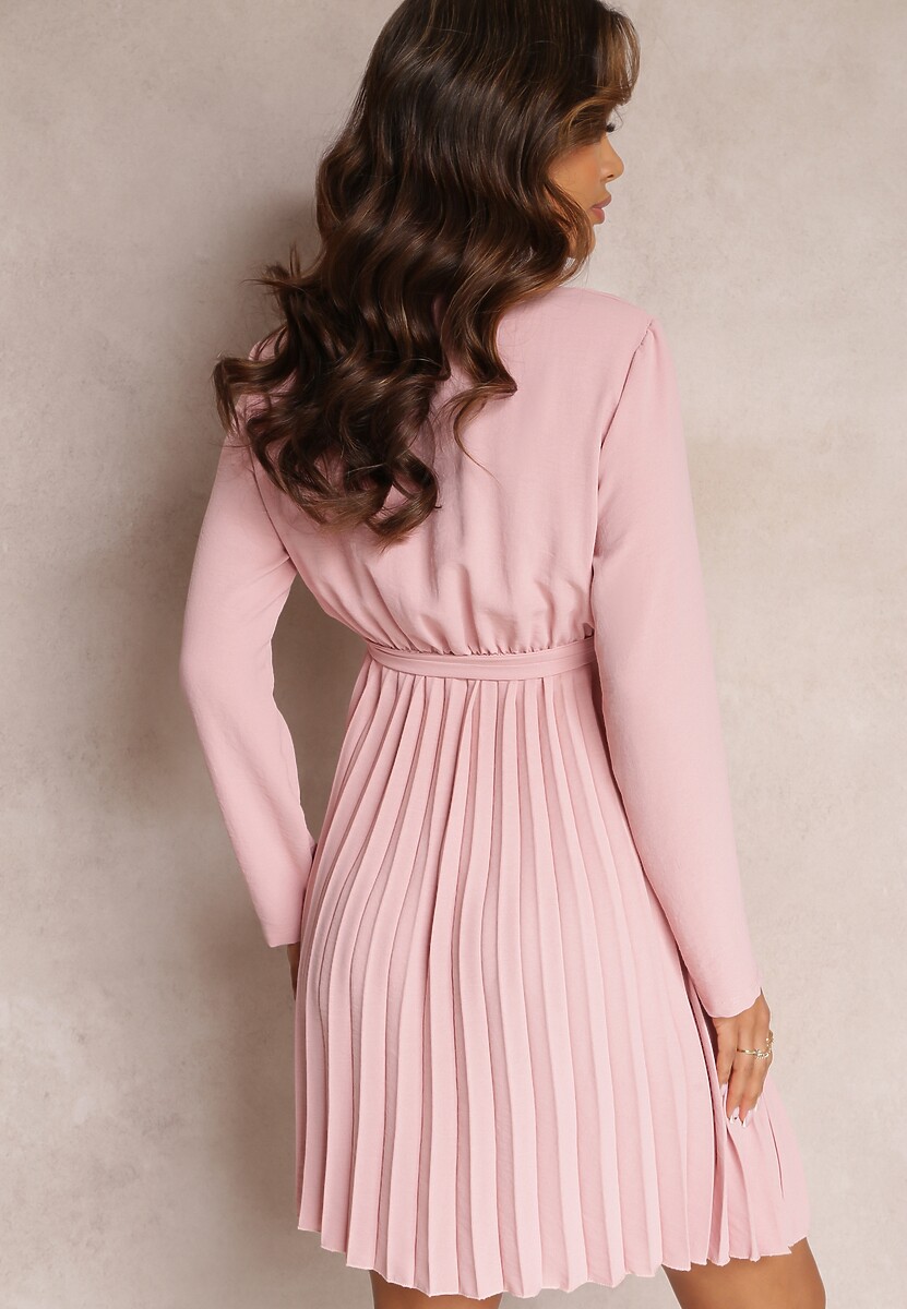 Ciemnoróżowa Sukienka Plisowana z Materiałowym Paskiem Jaresa