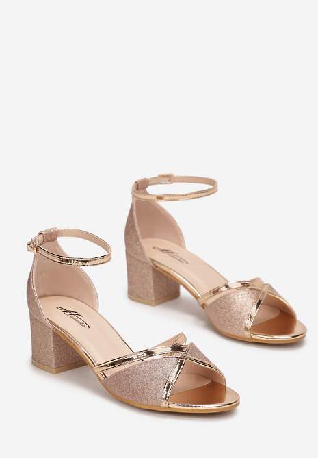Szampańskie Brokatowe Sandały na Niskim Słupku z Lakierowanymi Paskami Ilenia
