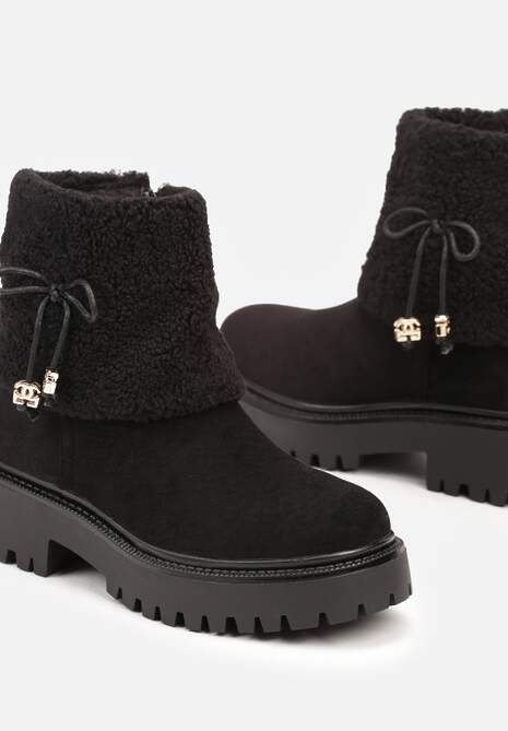 Czarne Futerkowe Botki na Grubej Podeszwie z Cholewką Imitującą Nogawkę z Kokardką Neralima