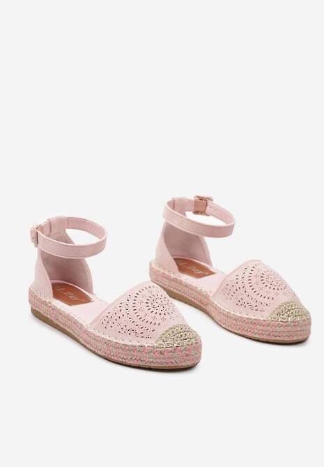 Różowe Espadryle na Płaskiej Podeszwie z Ażurowym Zdobieniem Zapinane Wokół Kostki Vizimaia