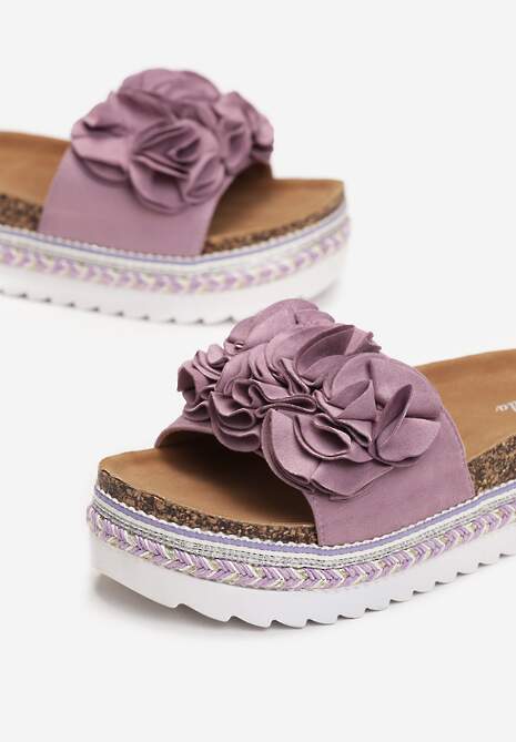 Fioletowe Klapki na Dekoracyjnej Platformie z Szerokim Paskiem Manilin