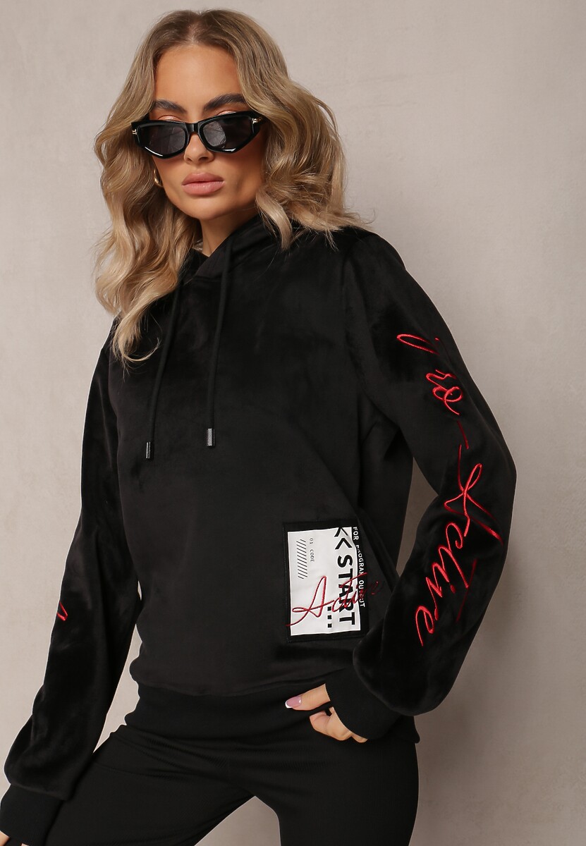 Czarna Bluza z Polarem i Haftami na Rękawach Janakame