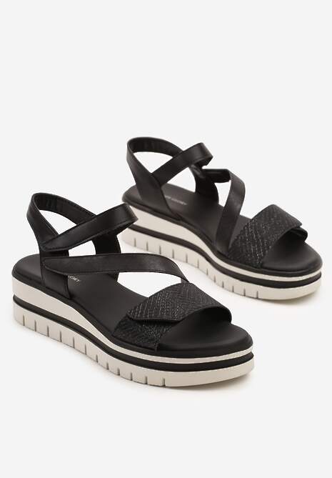 Czarne Sandały na Platformie z Ozdobnymi Paskami na Rzep Solitte