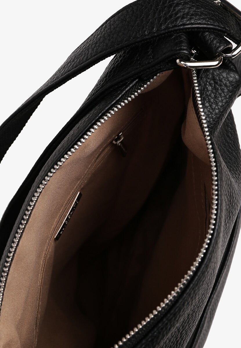 Czarna Torebka Ozdobiona Metalicznym Napisem Tenzara