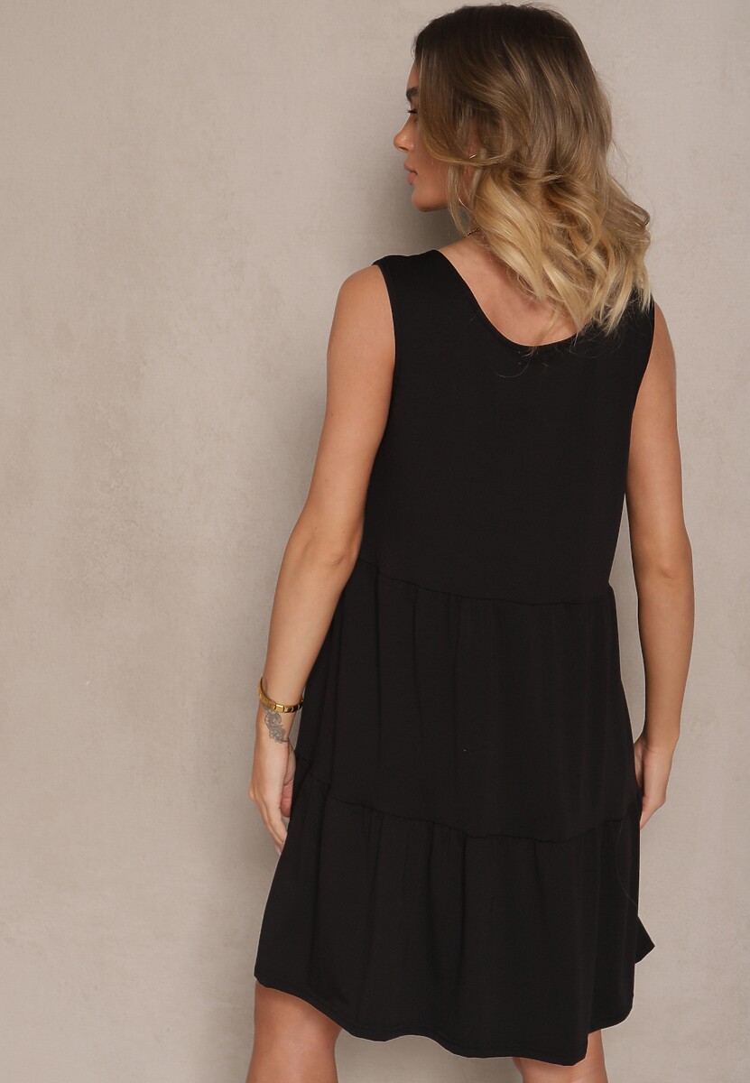 Czarna Rozkloszowana Sukienka na Szerokich Ramiączkach Zdobiona Guzikami Saniraya